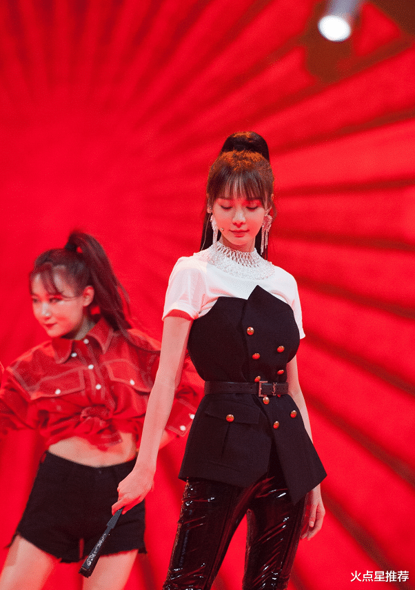 沈梦辰才是真正"腿精",大胆挑战"无痕裤",双腿间没有一丝缝隙_造型