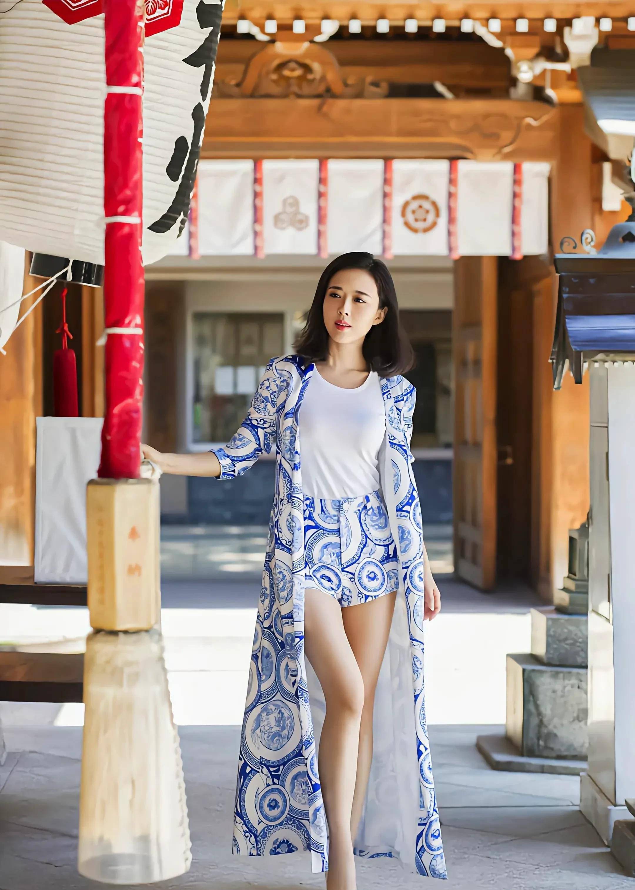 "最美嫦娥"颜丹晨,中年高级又贵气,成熟性感,韵味十足!