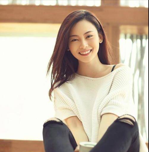 不过尚语贤也不是只有这一种"设置",有种整容叫《唐探3》kiko,素颜照