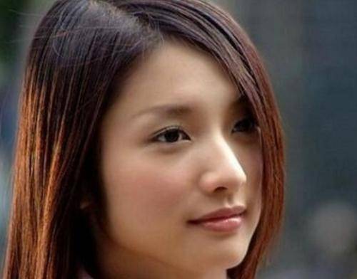 道明寺的姐姐,道明庄应该就一清二楚了吧,她的饰演者名字叫徐华凤,一