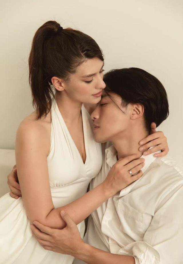 卡琳娜和她的小娇夫合照引网友热议:等一下这是男女?_仲尼_时候_身高