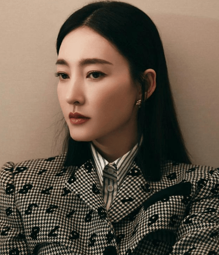 w女星老公诈骗10亿后,被带走审讯提出离婚,王丽坤遭央视支持_克劳迪娅