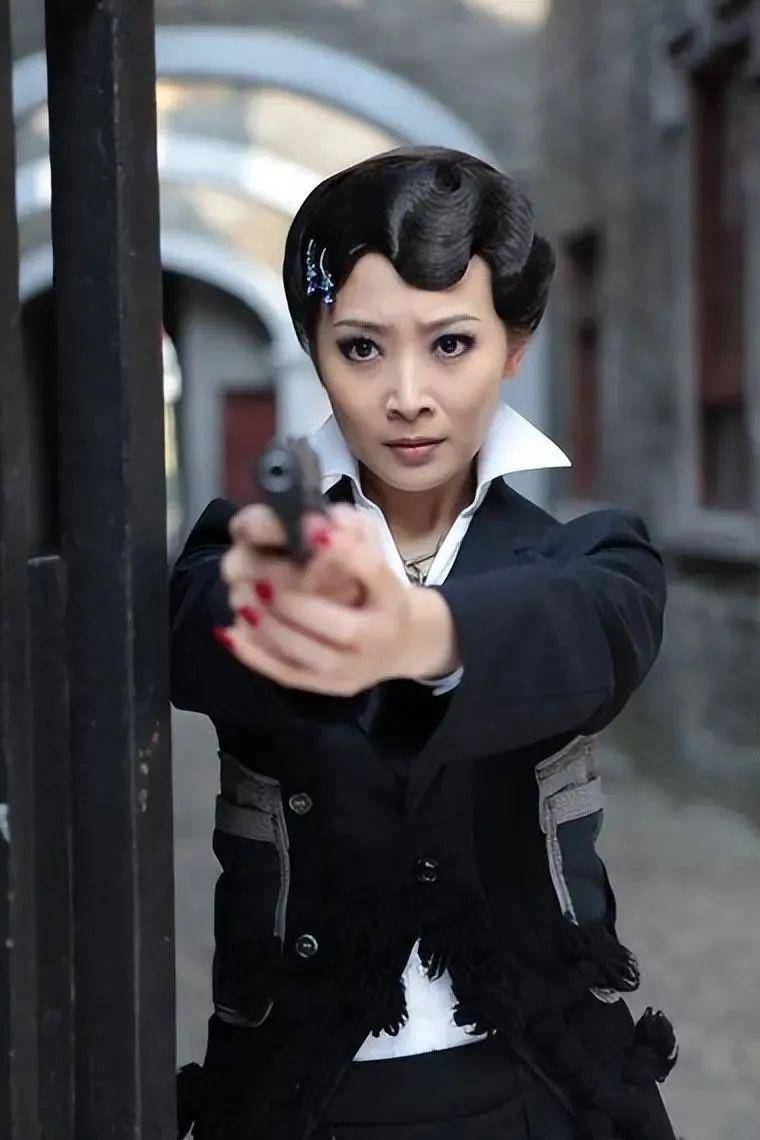 随后她出演了《猎鹰1949》中的赵雅琴,《飞虎神鹰》中的桔子等人物.