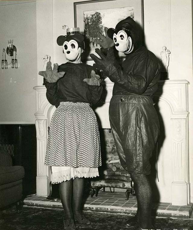 1955年开业的第一家迪士尼,以现在眼光看简直像鬼屋_动漫_米老鼠