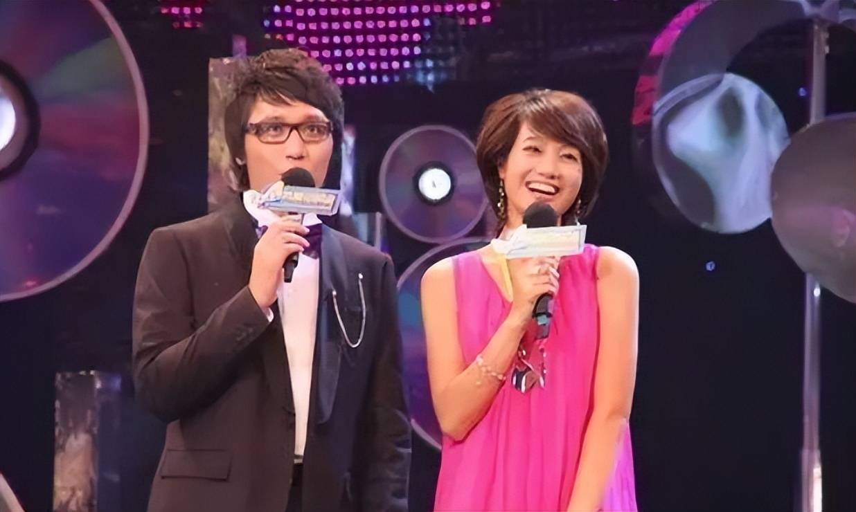 于是,他给自己制定了一系列的"夺主持人计划".