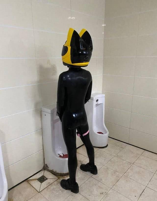 胶衣并不适合所有coser,四类人不要穿胶衣,挤着肚子会难受_排气_服饰