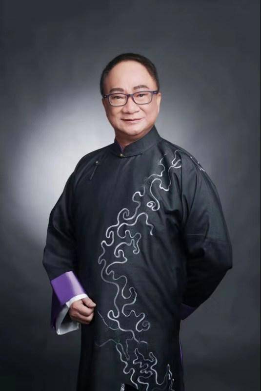 首批引进内陆的爱国电视剧《大侠霍元甲》的主题曲《万里长城永不倒》