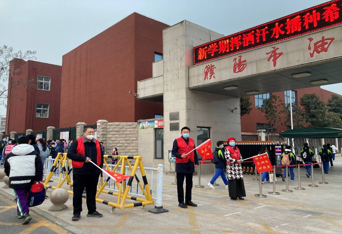 濮阳市油田第五中学举行迎接学生返校仪式_李海燕_任文明_祝福