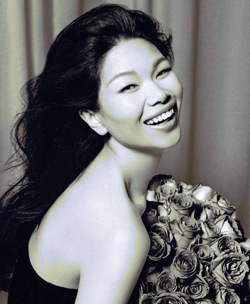 世界"第一丑模"吕燕,嫁给了法国富豪,生下的儿子像童话里的王子_人生