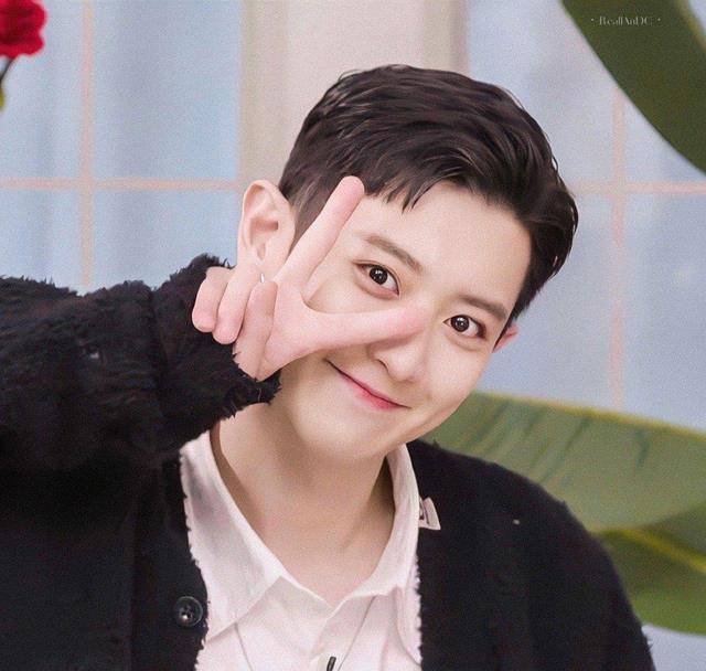 退伍后exo成员朴灿烈首次直播,网友:怎么服完兵役脸反而更嫩了_专辑