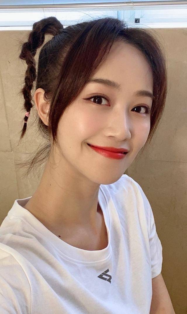 被扒晒照喊其爷爷,任网友误会被指有心机_蓝天野_关系_媒体