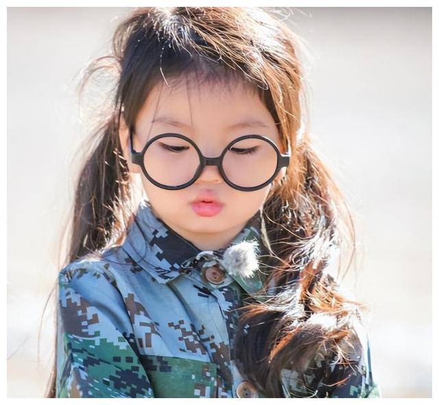 阿拉蕾:4岁出道年收入百万,却自称"赚钱养弟弟",现状如何?