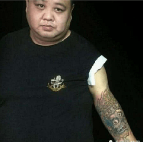 明星纹身:陆毅的金龙盘兔,陈旭的九龙一凤,而他的是马头冥王_网友