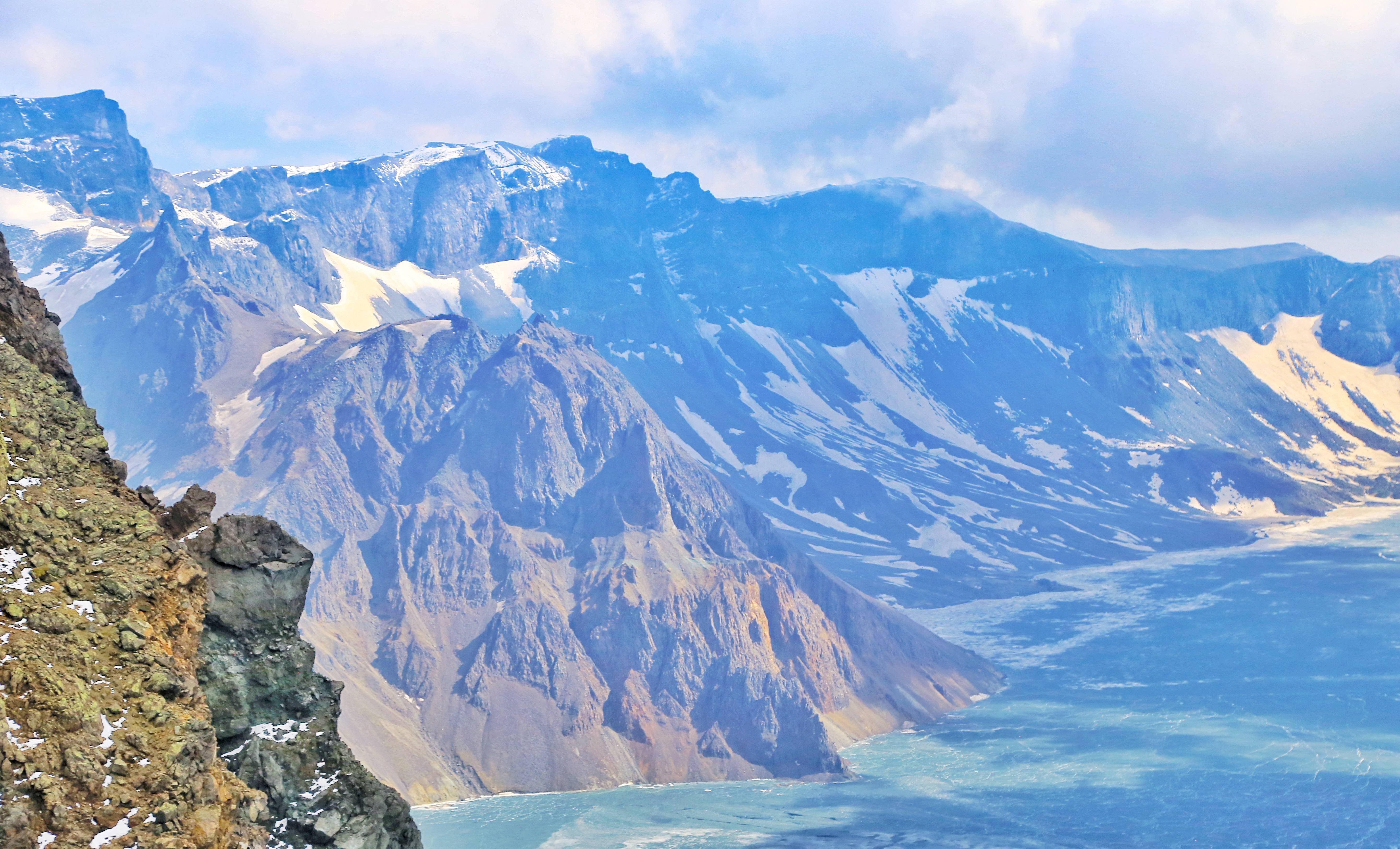 东北亚第一神山,有着中国最大的火山湖,神秘莫测