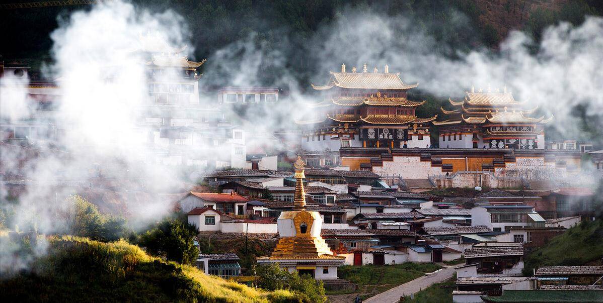 地图的上边是达仓郎木格尔底寺,下部为达仓郎木格尔底寺两座寺庙均属