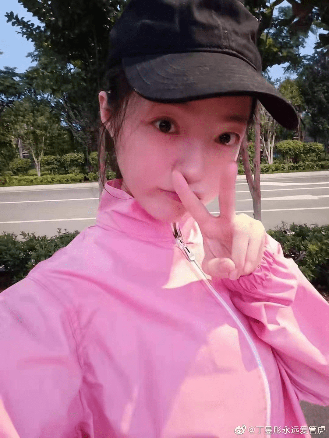 丁羽彤是一个名不见经传的青年演员.