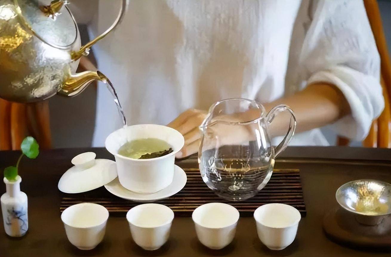 泡茶还在用开水冲?真是浪费了好茶,这3步才是真正的泡茶重点