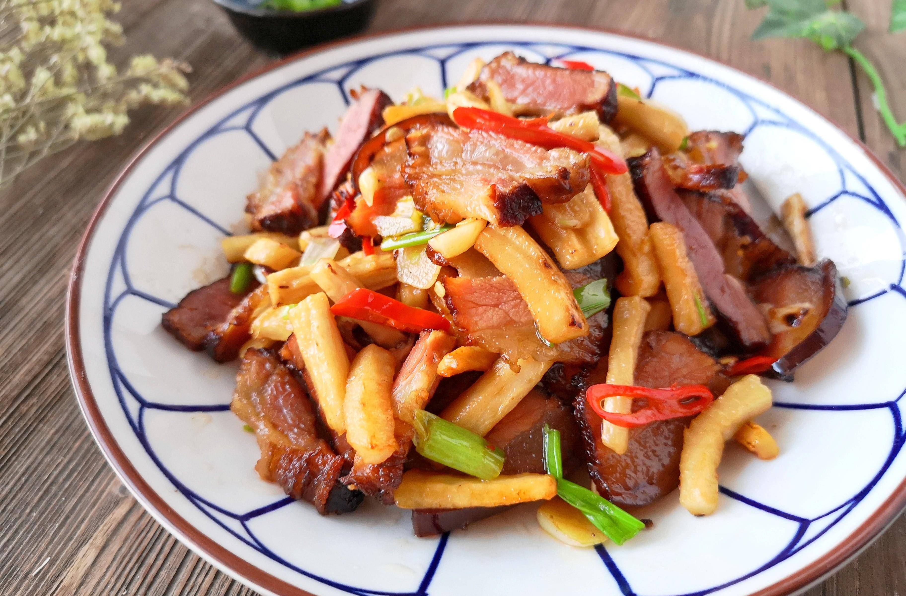 切几片炒菜,满屋飘香,记忆中的湘菜,回味无穷_腊肉_萝卜干_父亲