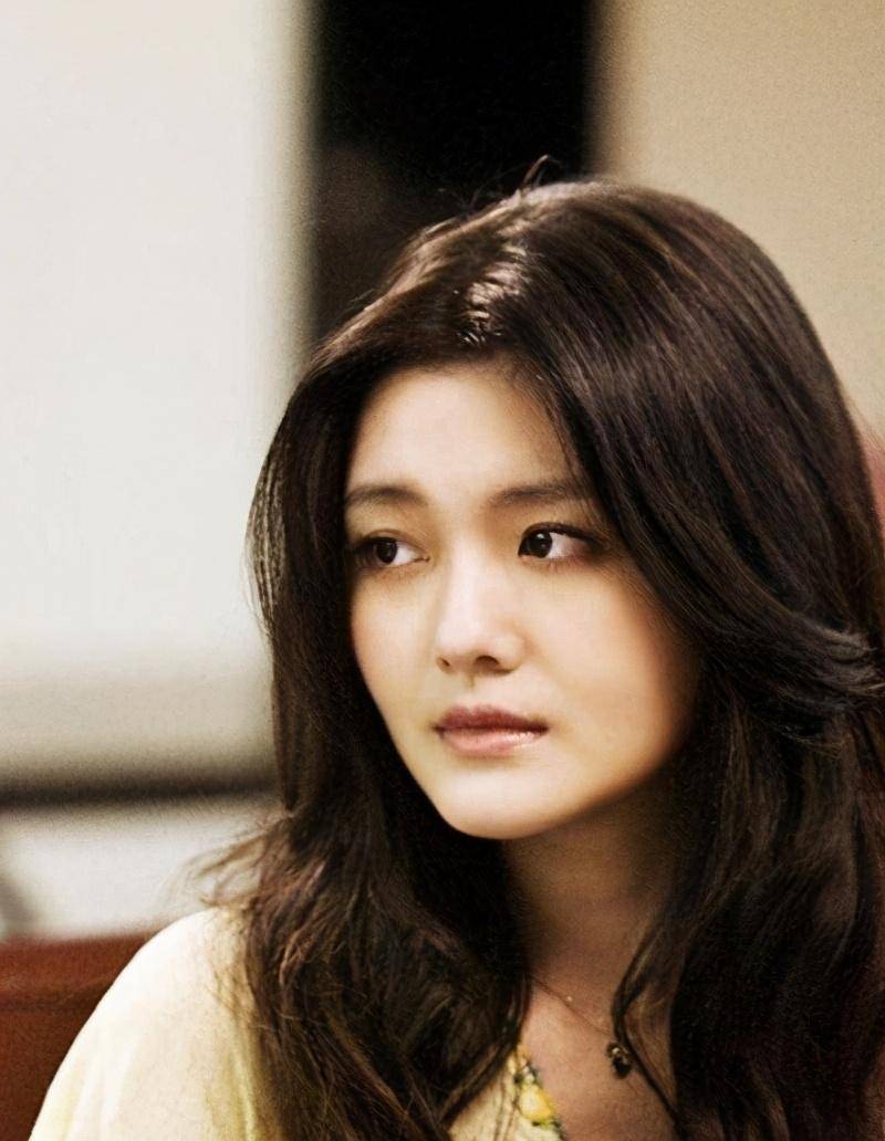 当然,古装扮相的大s也很出色,在电视剧版的《倩女幽魂》中她饰演聂