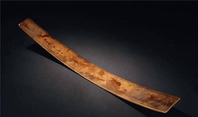 古代官员上朝常手持"笏板,其作用是什么?_制度_地位_象征物