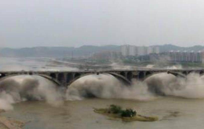 2次爆破,720斤炸药,没炸倒一座"危桥",却炸出一群"伪专家"_大桥_建设