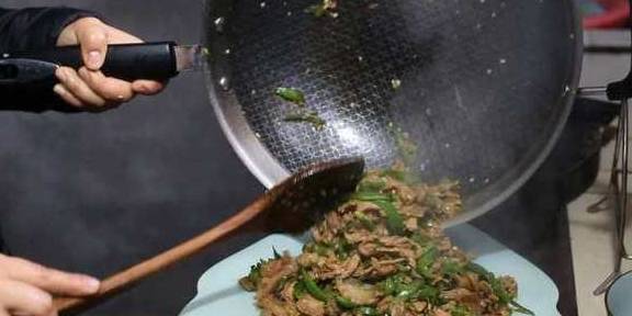 一斤半的猪肉，配上5元半斤辣椒，大姐吃了真尴尬(图12)