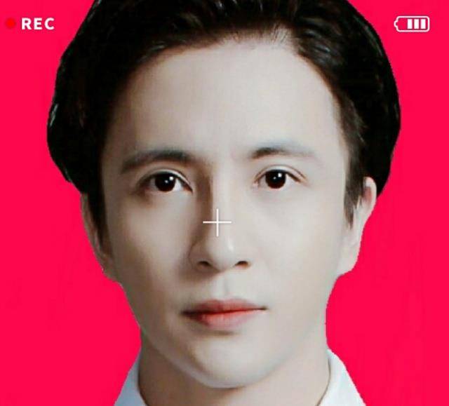 还以为证件照都像唐嫣那样,看到薛之谦,05后招架不住_时候_活动_穿着