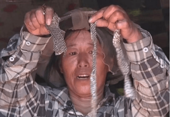 2006年,东北大姐与蛇同居15年,与蛇同床:我睡这头,它睡那头_刘玉平