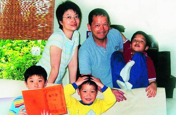 一生只爱一个人,被3个"拖油瓶"累垮的廖启智:真的幸福吗?