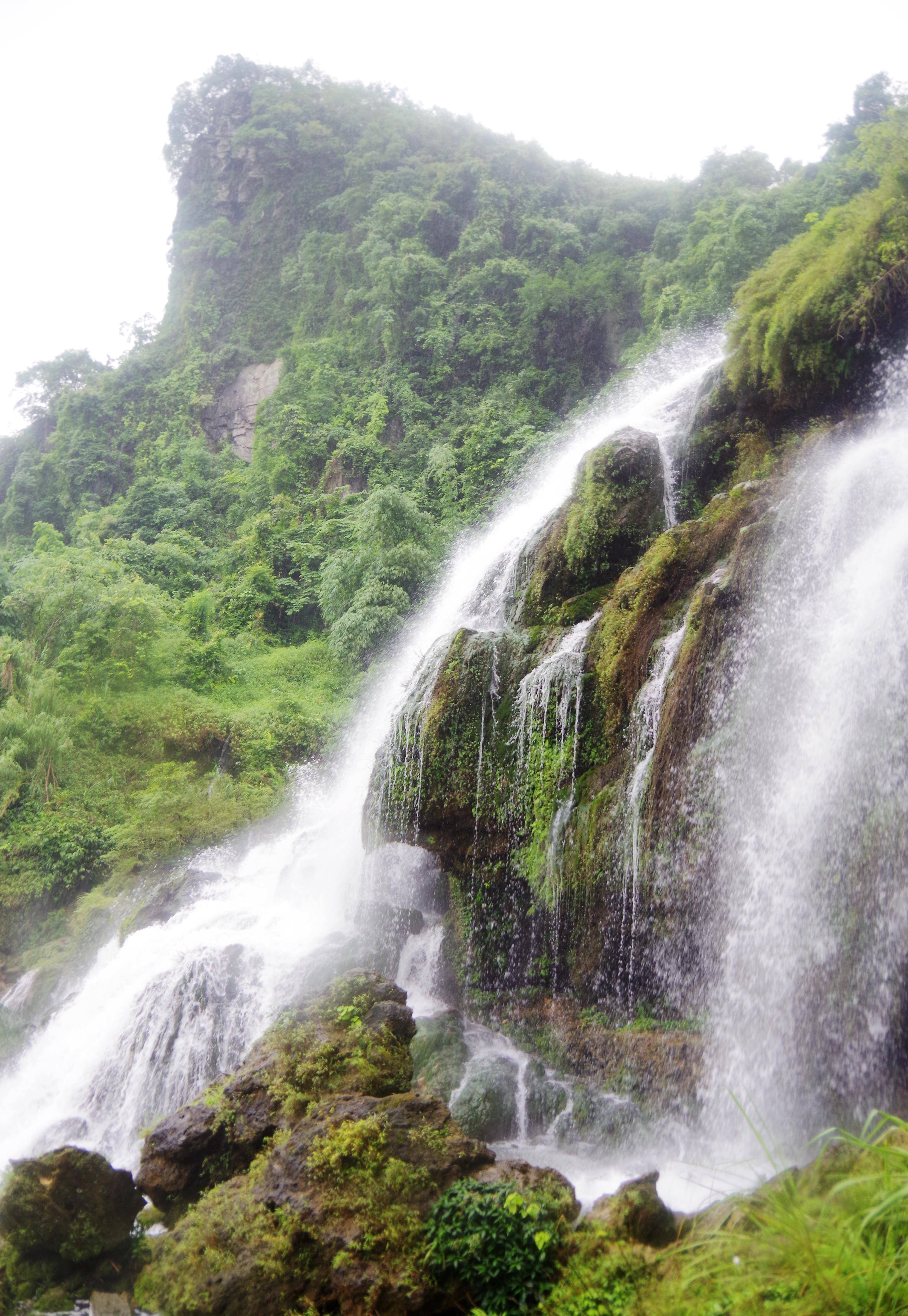 柳州蟠龙山瀑布图片