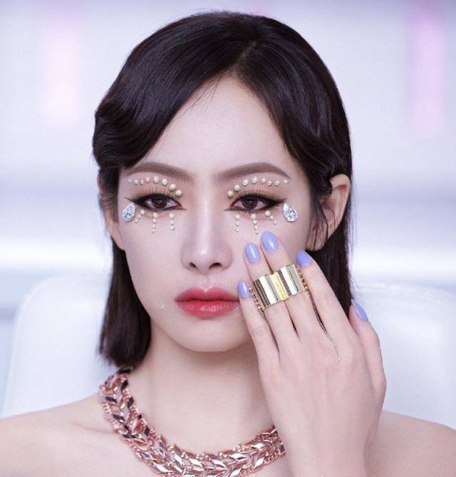 来看看女明星们的烟熏妆,喻言冷艳,宋茜个性,金子涵大可不必_造型