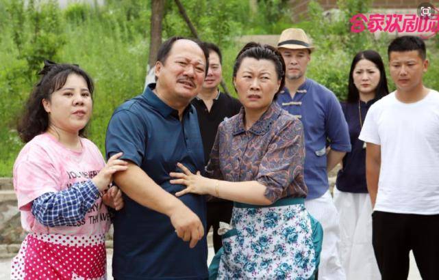 最后一集谢家爆发了大战,听闻谢广坤通过卖孙子的方式要了100万,小蒙