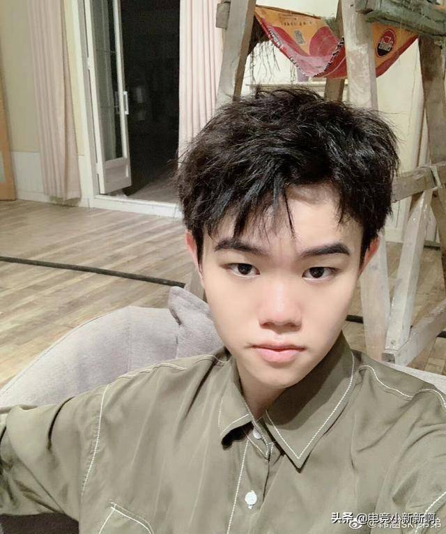 但是韩涵喜欢碰瓷职业选手这是事实,所以大家都给他取了一个"夹子哥"