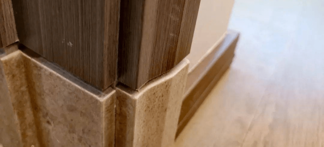 无石墩;2,升级款,地下做一段和门套造型保持一致的石材材质的门套