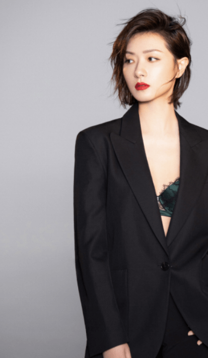 戏红人不红的万茜,风格多样,演绎多重魅力_气质_红色_设计