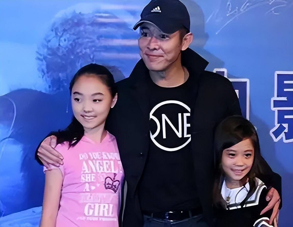 同样是李连杰基因,把利智和黄秋燕女儿放一起对比,差距一目了然_关系