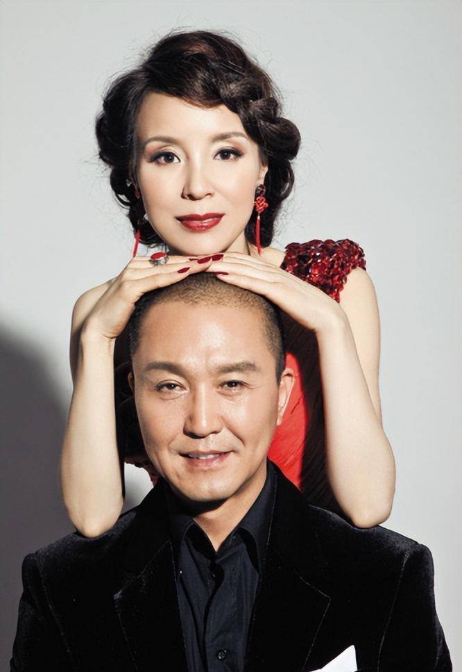 吴刚:出道三十年,与妻子结婚31年居然零绯闻,他是怎么做到的呢_岳秀