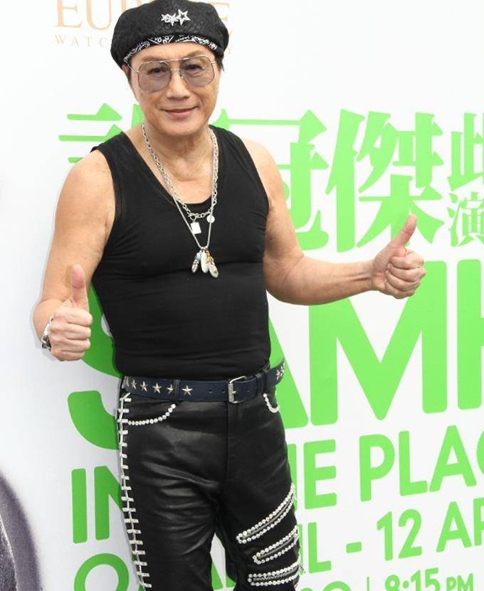 74岁歌神许冠杰街头开记者会,自弹自唱引热议,被嘲没钱养老_网友_评论