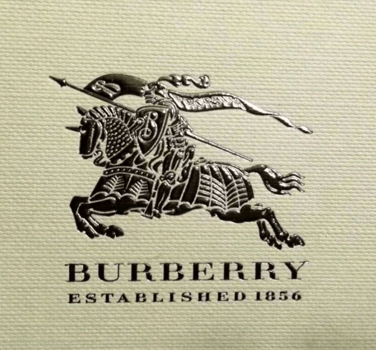 巴宝莉BURBERRY更新品牌形象：懂认错的牌子才是好牌子_骑士_时尚_战马