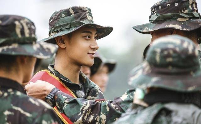 杨幂被他的一句话戳中了泪点,尤其是最后一张简直让人心碎_黄子韬