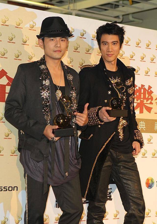 王力宏:被张杰抢走神作,一首歌曲掀翻乐坛,周杰伦都甘拜下风