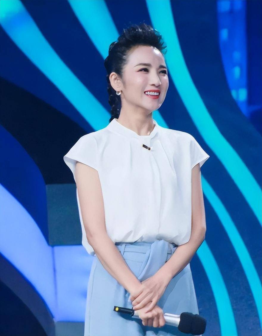 管彤:当红时嫁平凡丈夫,42岁高龄产子,风光背后有泪水_工作_节目_父母