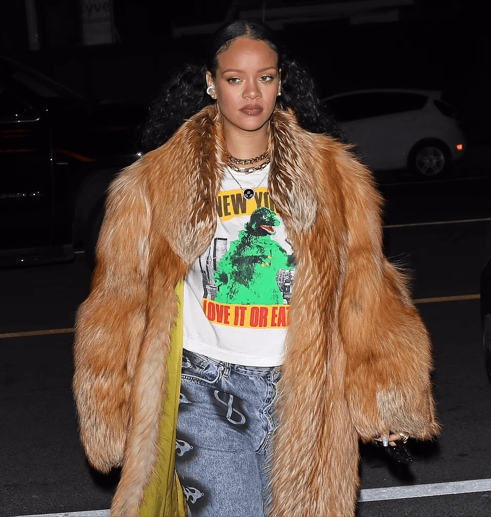 蕾哈娜官宣二胎后首次出街!