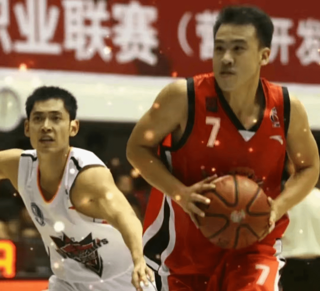 退役之后,孙杰自己开办了篮球训练营.