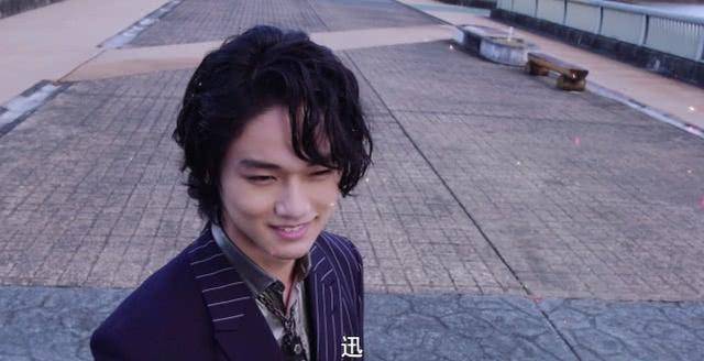 假面骑士零一:迅化身燃烧猎鹰霸气回归,恐将上演父慈子孝名场景_亚克