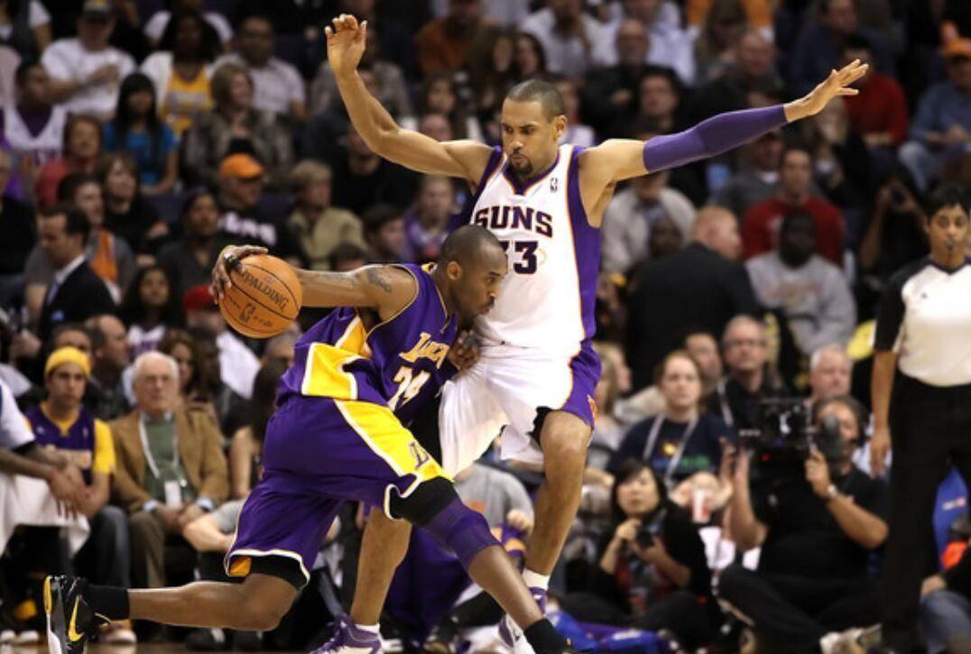 18岁初出茅庐科比对位格兰特希尔,新秀遇到模板被完爆_比赛_湖人队_篮