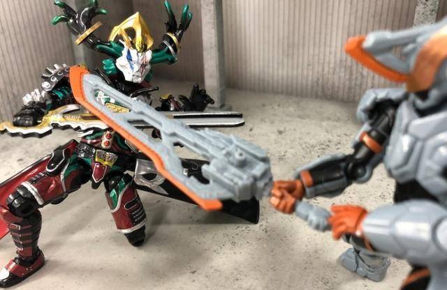 假面骑士圣刃怪人三干部周边曾经不如龙纹骑士如今比肩过渡形态_设计