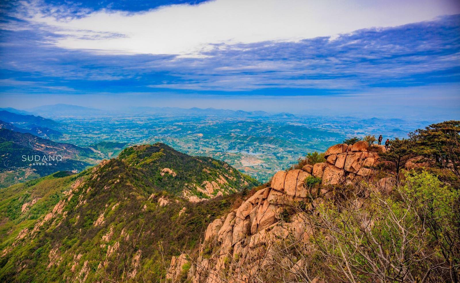 蒙山山脉发源于泰山,自西北向东南延伸,绵延75公里.