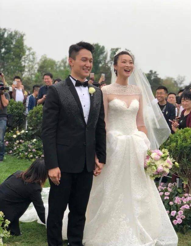 而杨臻博得知惠若琪两次死里逃生的事例之后,对她满是敬佩.