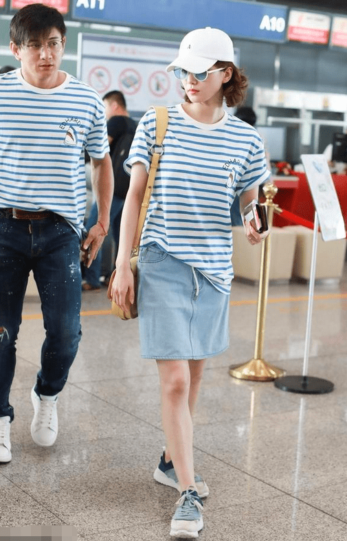 蓝条纹在之后,许多人都开始模仿海魂衫的设计,把这种条纹的元素融入